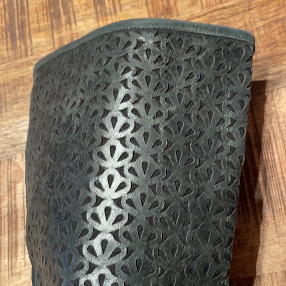 Laser cut leather and suede tall boots - Picture 6 of 9